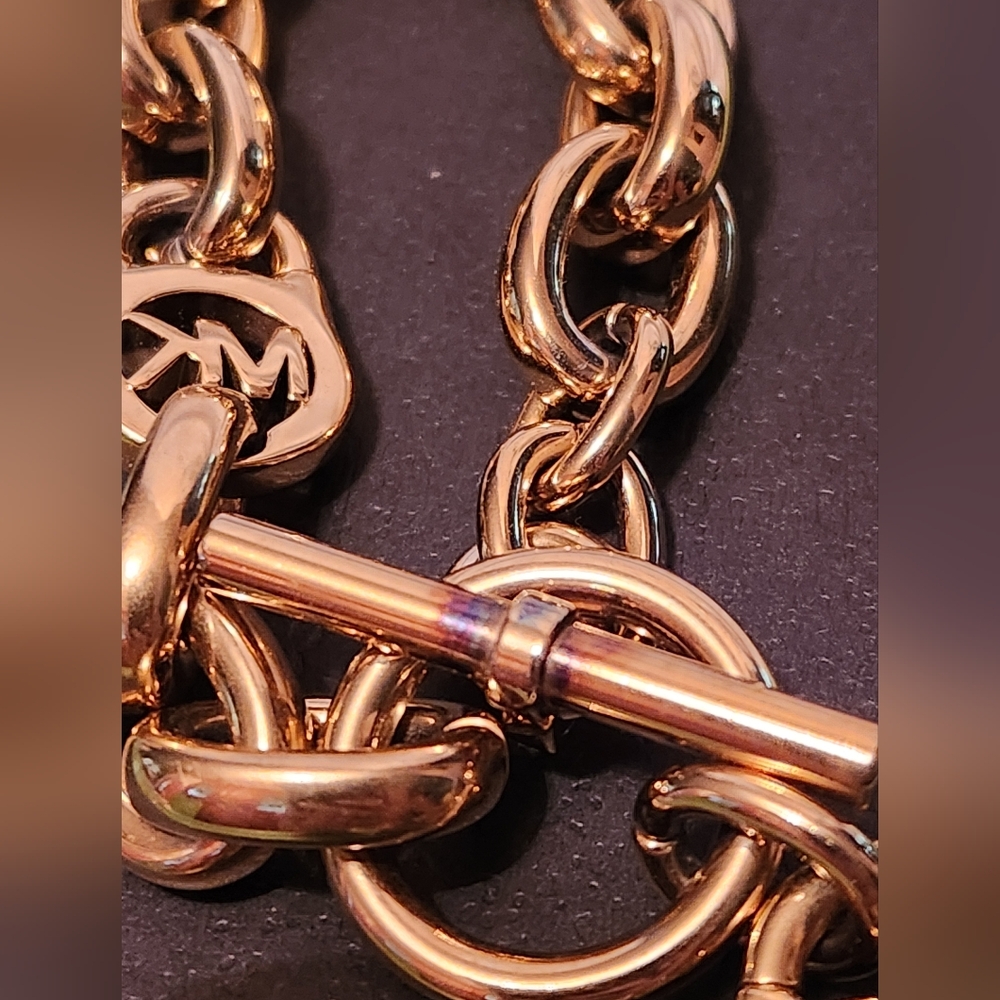 Michael Kors toggle clasp bracelet - Picture 3 of 4